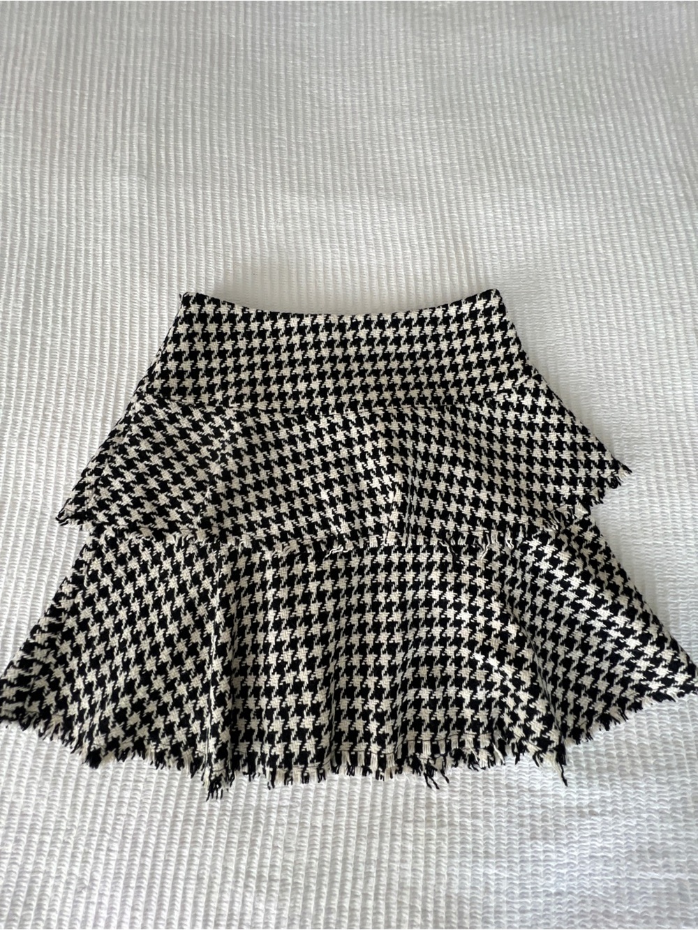 Trina Turk Black and White Houndstooth Ruffled Skirt Size 4